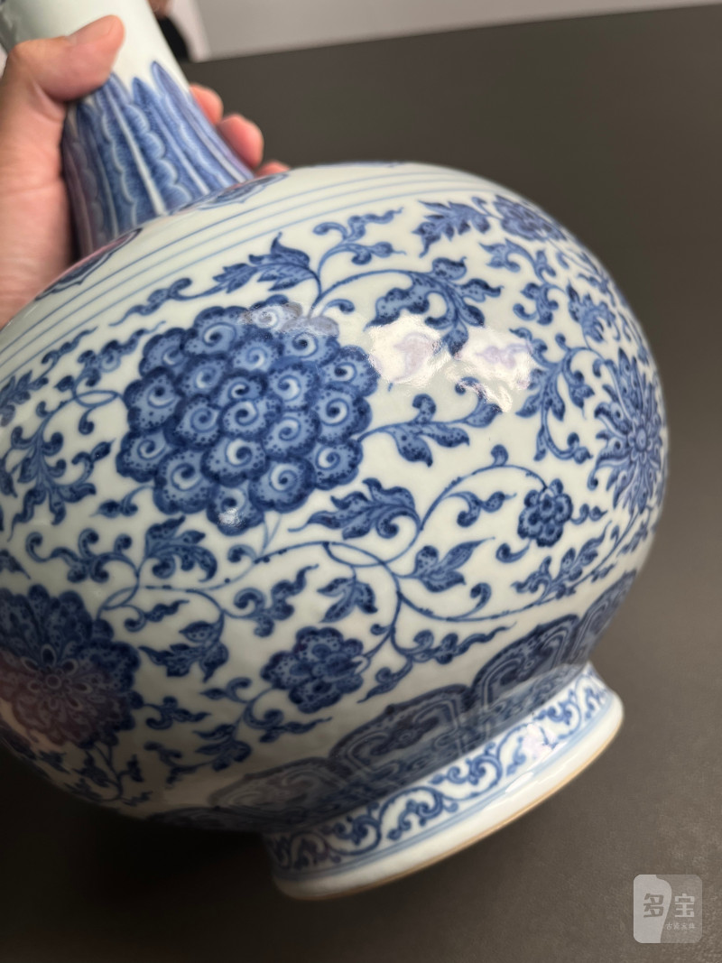 清乾隆  青花缠枝莲纹赏瓶 - 图16